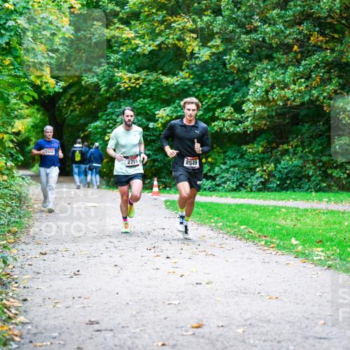 12.10.2025 - Bramfelder Halbmarathon 2025 Dr. Thomas Lammeyer http://msf.ph/oto/9344388 12.10.2025 10:09:04 Laufen 2840, 2751, 2549 meine-sportfotos.de