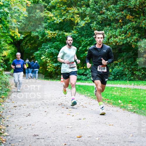 12.10.2025 - Bramfelder Halbmarathon 2025 Dr. Thomas Lammeyer http://msf.ph/oto/9344394 12.10.2025 10:09:05 Laufen 2840, 2751, 2549 meine-sportfotos.de