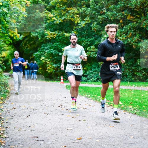 12.10.2025 - Bramfelder Halbmarathon 2025 Dr. Thomas Lammeyer http://msf.ph/oto/9344396 12.10.2025 10:09:05 Laufen 2840, 2751, 2549 meine-sportfotos.de