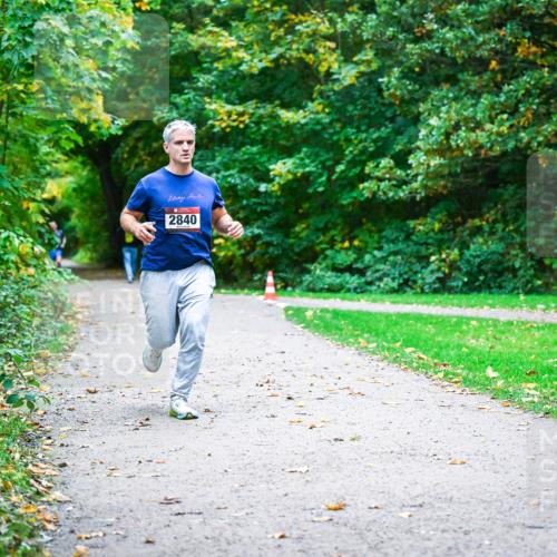 12.10.2025 - Bramfelder Halbmarathon 2025 Dr. Thomas Lammeyer http://msf.ph/oto/9344412 12.10.2025 10:09:08 Laufen 2840 meine-sportfotos.de
