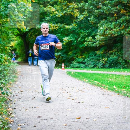 12.10.2025 - Bramfelder Halbmarathon 2025 Dr. Thomas Lammeyer http://msf.ph/oto/9344414 12.10.2025 10:09:08 Laufen 2840 meine-sportfotos.de