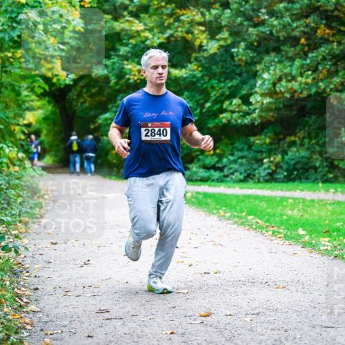 12.10.2025 - Bramfelder Halbmarathon 2025 Dr. Thomas Lammeyer http://msf.ph/oto/9344418 12.10.2025 10:09:09 Laufen 2840 meine-sportfotos.de