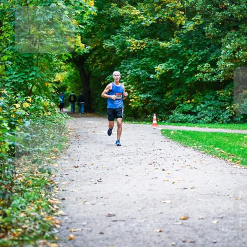 12.10.2025 - Bramfelder Halbmarathon 2025 Dr. Thomas Lammeyer http://msf.ph/oto/9344450 12.10.2025 10:09:22 Laufen 988 meine-sportfotos.de