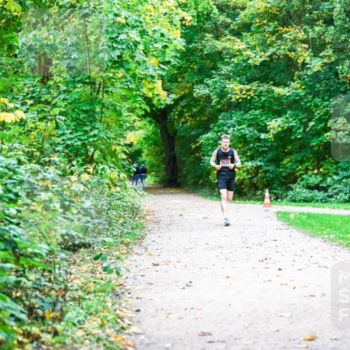 12.10.2025 - Bramfelder Halbmarathon 2025 Dr. Thomas Lammeyer http://msf.ph/oto/9344472 12.10.2025 10:09:45 Laufen 2543 meine-sportfotos.de