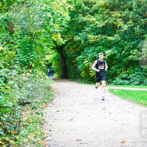 12.10.2025 - Bramfelder Halbmarathon 2025 Dr. Thomas Lammeyer http://msf.ph/oto/9344480 12.10.2025 10:09:47 Laufen 2543 meine-sportfotos.de