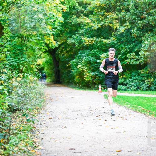 12.10.2025 - Bramfelder Halbmarathon 2025 Dr. Thomas Lammeyer http://msf.ph/oto/9344488 12.10.2025 10:09:48 Laufen 2543 meine-sportfotos.de