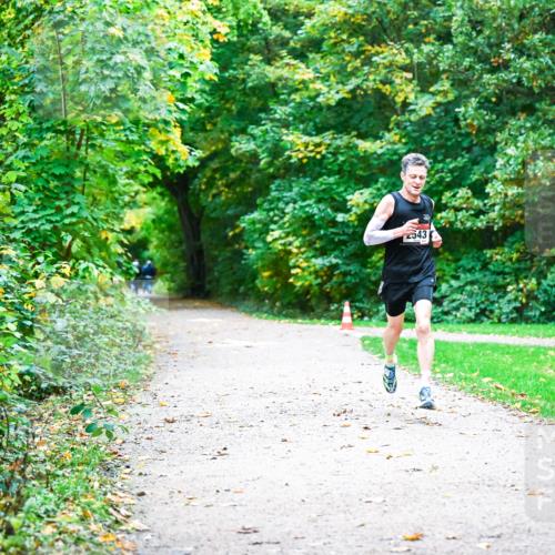 12.10.2025 - Bramfelder Halbmarathon 2025 Dr. Thomas Lammeyer http://msf.ph/oto/9344490 12.10.2025 10:09:48 Laufen 2543 meine-sportfotos.de