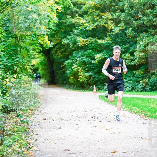 12.10.2025 - Bramfelder Halbmarathon 2025 Dr. Thomas Lammeyer http://msf.ph/oto/9344491 12.10.2025 10:09:48 Laufen 2543 meine-sportfotos.de