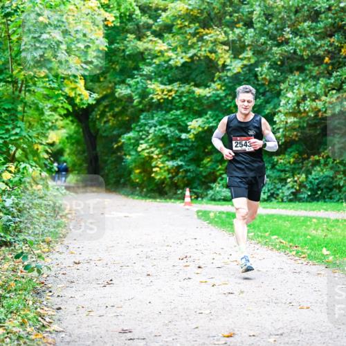 12.10.2025 - Bramfelder Halbmarathon 2025 Dr. Thomas Lammeyer http://msf.ph/oto/9344493 12.10.2025 10:09:48 Laufen 2543 meine-sportfotos.de