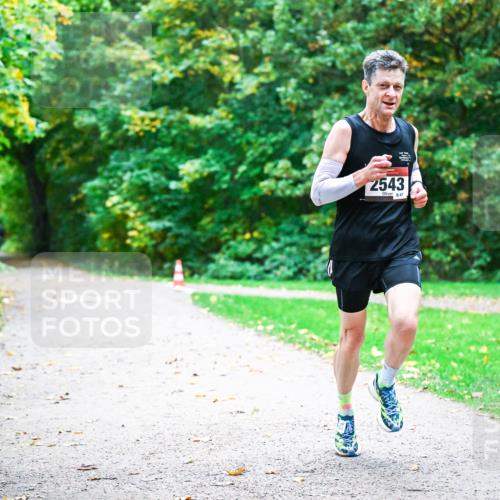 12.10.2025 - Bramfelder Halbmarathon 2025 Dr. Thomas Lammeyer http://msf.ph/oto/9344500 12.10.2025 10:09:49 Laufen 2543, 47 meine-sportfotos.de