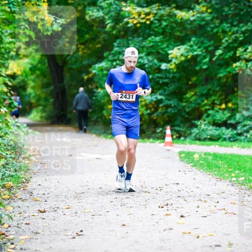 12.10.2025 - Bramfelder Halbmarathon 2025 Dr. Thomas Lammeyer http://msf.ph/oto/9344558 12.10.2025 10:11:02 Laufen 2431 meine-sportfotos.de