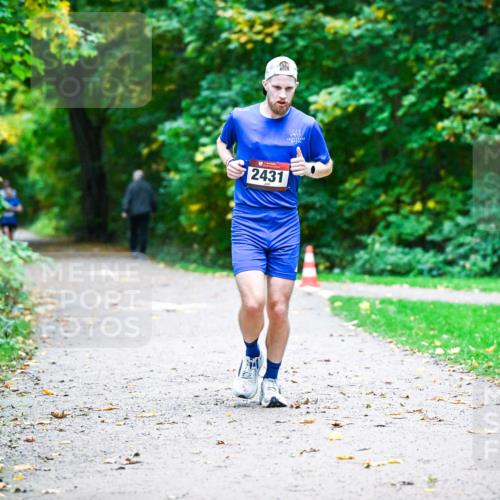 12.10.2025 - Bramfelder Halbmarathon 2025 Dr. Thomas Lammeyer http://msf.ph/oto/9344563 12.10.2025 10:11:02 Laufen 2431 meine-sportfotos.de