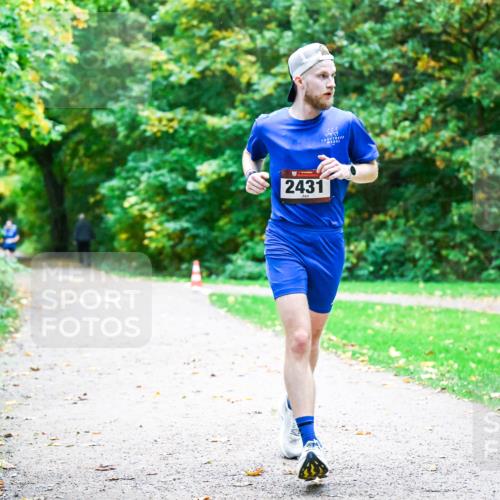 12.10.2025 - Bramfelder Halbmarathon 2025 Dr. Thomas Lammeyer http://msf.ph/oto/9344574 12.10.2025 10:11:04 Laufen 2431 meine-sportfotos.de