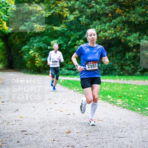 12.10.2025 - Bramfelder Halbmarathon 2025 Dr. Thomas Lammeyer http://msf.ph/oto/9344596 12.10.2025 10:11:14 Laufen 2593 meine-sportfotos.de
