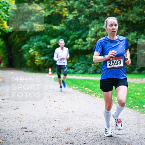 12.10.2025 - Bramfelder Halbmarathon 2025 Dr. Thomas Lammeyer http://msf.ph/oto/9344599 12.10.2025 10:11:15 Laufen 2593 meine-sportfotos.de
