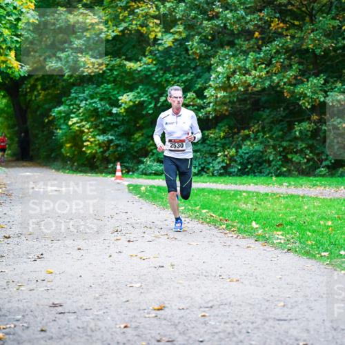 12.10.2025 - Bramfelder Halbmarathon 2025 Dr. Thomas Lammeyer http://msf.ph/oto/9344600 12.10.2025 10:11:15 Laufen 2530 meine-sportfotos.de