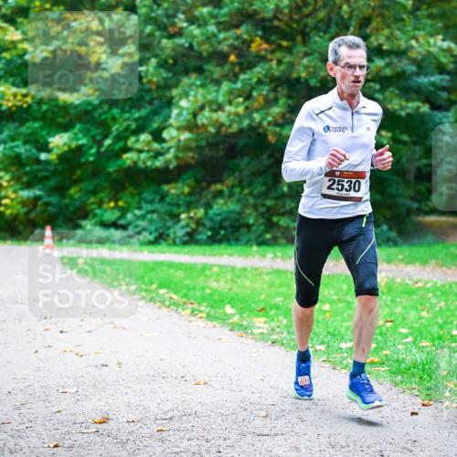 12.10.2025 - Bramfelder Halbmarathon 2025 Dr. Thomas Lammeyer http://msf.ph/oto/9344612 12.10.2025 10:11:17 Laufen 2530 meine-sportfotos.de