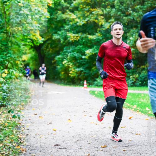 12.10.2025 - Bramfelder Halbmarathon 2025 Dr. Thomas Lammeyer http://msf.ph/oto/9344687 12.10.2025 10:11:38 Laufen 9, 2770 meine-sportfotos.de