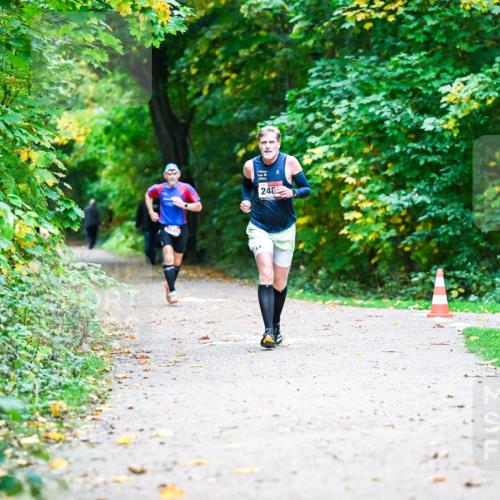 12.10.2025 - Bramfelder Halbmarathon 2025 Dr. Thomas Lammeyer http://msf.ph/oto/9344695 12.10.2025 10:11:41 Laufen 248 meine-sportfotos.de