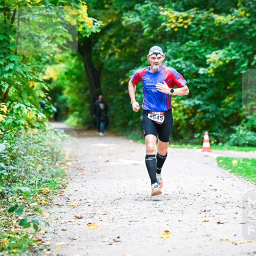 12.10.2025 - Bramfelder Halbmarathon 2025 Dr. Thomas Lammeyer http://msf.ph/oto/9344726 12.10.2025 10:11:47 Laufen 2545 meine-sportfotos.de