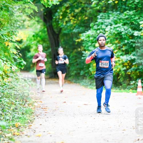 12.10.2025 - Bramfelder Halbmarathon 2025 Dr. Thomas Lammeyer http://msf.ph/oto/9344903 12.10.2025 10:13:04 Laufen 2502 meine-sportfotos.de