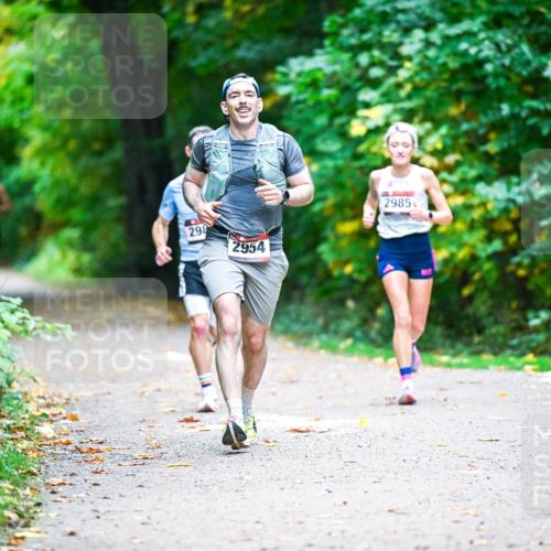 12.10.2025 - Bramfelder Halbmarathon 2025 Dr. Thomas Lammeyer http://msf.ph/oto/9344972 12.10.2025 10:13:29 Laufen 298, 2954, 2985 meine-sportfotos.de
