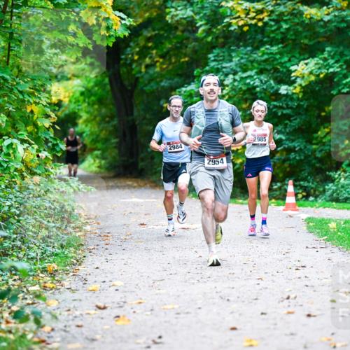 12.10.2025 - Bramfelder Halbmarathon 2025 Dr. Thomas Lammeyer http://msf.ph/oto/9344983 12.10.2025 10:13:30 Laufen 2984, 2954, 2985 meine-sportfotos.de