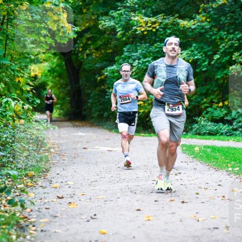 12.10.2025 - Bramfelder Halbmarathon 2025 Dr. Thomas Lammeyer http://msf.ph/oto/9344992 12.10.2025 10:13:31 Laufen 2984, 2954 meine-sportfotos.de