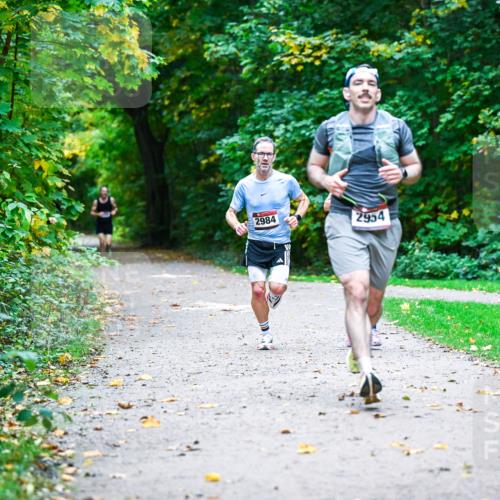 12.10.2025 - Bramfelder Halbmarathon 2025 Dr. Thomas Lammeyer http://msf.ph/oto/9344993 12.10.2025 10:13:32 Laufen 2984, 2954 meine-sportfotos.de