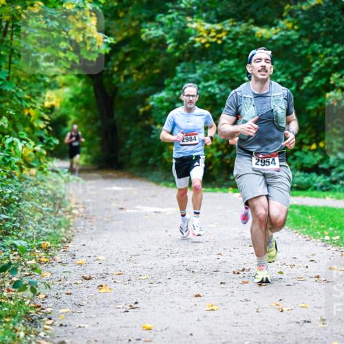 12.10.2025 - Bramfelder Halbmarathon 2025 Dr. Thomas Lammeyer http://msf.ph/oto/9344994 12.10.2025 10:13:32 Laufen 2984, 2954 meine-sportfotos.de