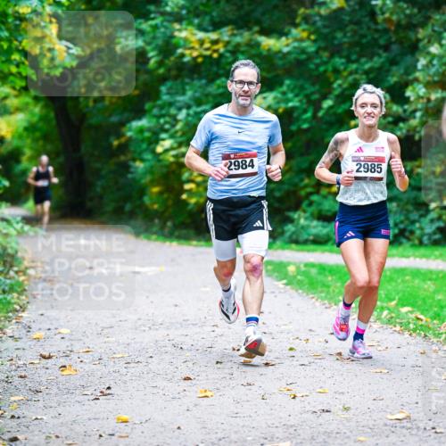 12.10.2025 - Bramfelder Halbmarathon 2025 Dr. Thomas Lammeyer http://msf.ph/oto/9344999 12.10.2025 10:13:33 Laufen 2984, 2985, 29 meine-sportfotos.de