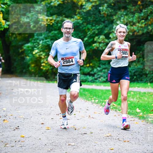 12.10.2025 - Bramfelder Halbmarathon 2025 Dr. Thomas Lammeyer http://msf.ph/oto/9345003 12.10.2025 10:13:34 Laufen 2984, 985 meine-sportfotos.de