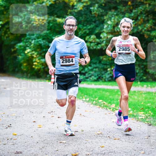 12.10.2025 - Bramfelder Halbmarathon 2025 Dr. Thomas Lammeyer http://msf.ph/oto/9345005 12.10.2025 10:13:34 Laufen 2984, 2985 meine-sportfotos.de