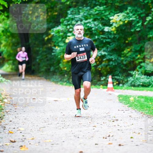 12.10.2025 - Bramfelder Halbmarathon 2025 Dr. Thomas Lammeyer http://msf.ph/oto/9345029 12.10.2025 10:13:44 Laufen 2432 meine-sportfotos.de