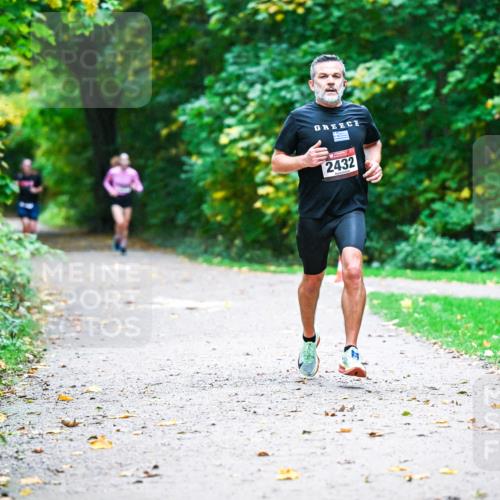 12.10.2025 - Bramfelder Halbmarathon 2025 Dr. Thomas Lammeyer http://msf.ph/oto/9345035 12.10.2025 10:13:45 Laufen 2432 meine-sportfotos.de