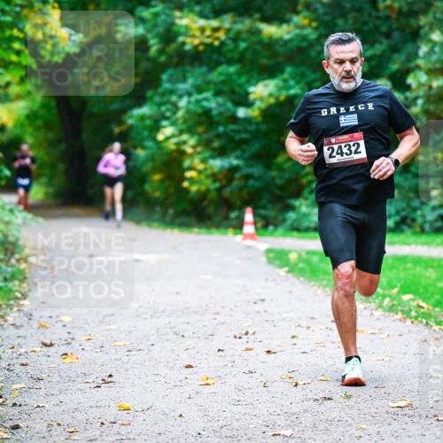 12.10.2025 - Bramfelder Halbmarathon 2025 Dr. Thomas Lammeyer http://msf.ph/oto/9345044 12.10.2025 10:13:46 Laufen 2432 meine-sportfotos.de