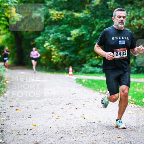 12.10.2025 - Bramfelder Halbmarathon 2025 Dr. Thomas Lammeyer http://msf.ph/oto/9345047 12.10.2025 10:13:47 Laufen 2432 meine-sportfotos.de