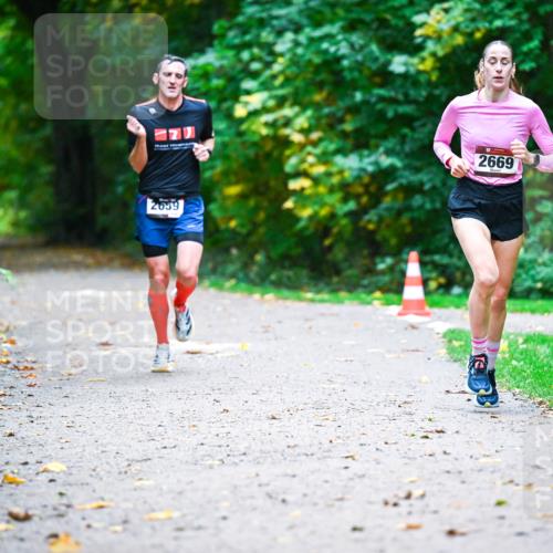 12.10.2025 - Bramfelder Halbmarathon 2025 Dr. Thomas Lammeyer http://msf.ph/oto/9345056 12.10.2025 10:13:52 Laufen 2669, 2639 meine-sportfotos.de