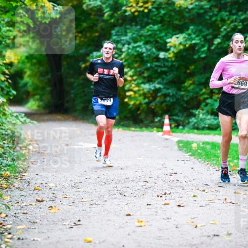 12.10.2025 - Bramfelder Halbmarathon 2025 Dr. Thomas Lammeyer http://msf.ph/oto/9345064 12.10.2025 10:13:53 Laufen 2659, 669 meine-sportfotos.de