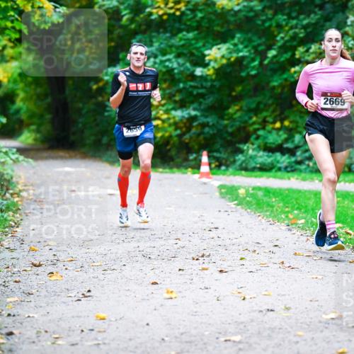 12.10.2025 - Bramfelder Halbmarathon 2025 Dr. Thomas Lammeyer http://msf.ph/oto/9345067 12.10.2025 10:13:54 Laufen 2659, 2669 meine-sportfotos.de