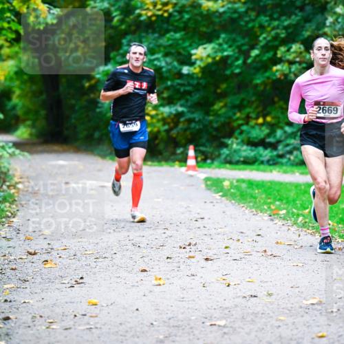 12.10.2025 - Bramfelder Halbmarathon 2025 Dr. Thomas Lammeyer http://msf.ph/oto/9345068 12.10.2025 10:13:54 Laufen 2659, 2669 meine-sportfotos.de
