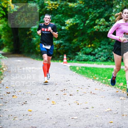 12.10.2025 - Bramfelder Halbmarathon 2025 Dr. Thomas Lammeyer http://msf.ph/oto/9345070 12.10.2025 10:13:54 Laufen 2659, 2669 meine-sportfotos.de