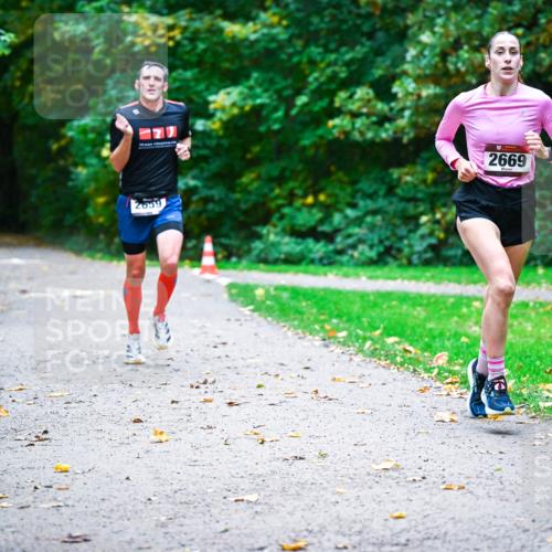12.10.2025 - Bramfelder Halbmarathon 2025 Dr. Thomas Lammeyer http://msf.ph/oto/9345072 12.10.2025 10:13:54 Laufen 2659, 2669 meine-sportfotos.de