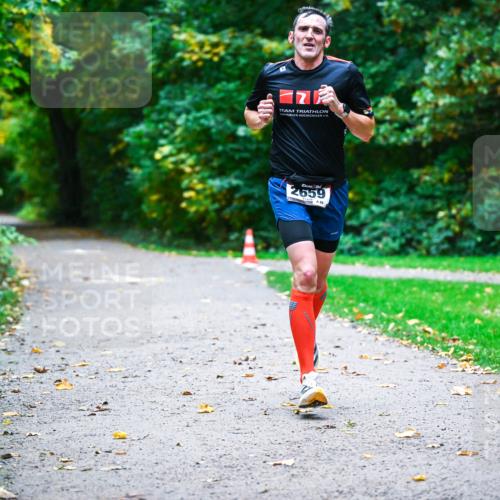 12.10.2025 - Bramfelder Halbmarathon 2025 Dr. Thomas Lammeyer http://msf.ph/oto/9345074 12.10.2025 10:13:56 Laufen 2659, 86 meine-sportfotos.de