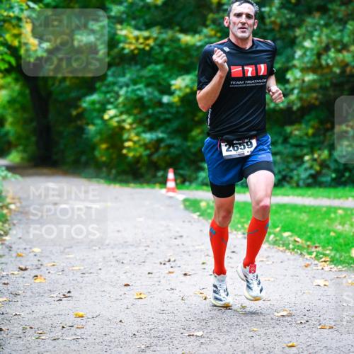 12.10.2025 - Bramfelder Halbmarathon 2025 Dr. Thomas Lammeyer http://msf.ph/oto/9345076 12.10.2025 10:13:56 Laufen 2659, 8 meine-sportfotos.de