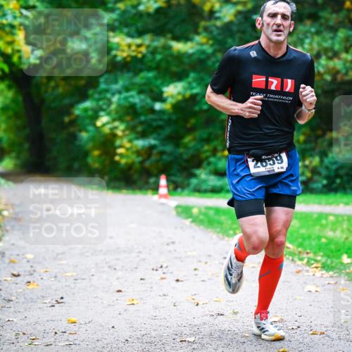 12.10.2025 - Bramfelder Halbmarathon 2025 Dr. Thomas Lammeyer http://msf.ph/oto/9345078 12.10.2025 10:13:56 Laufen 2659, 86 meine-sportfotos.de