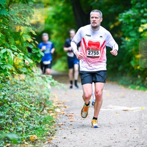 12.10.2025 - Bramfelder Halbmarathon 2025 Dr. Thomas Lammeyer http://msf.ph/oto/9345155 12.10.2025 10:14:27 Laufen 2755 meine-sportfotos.de