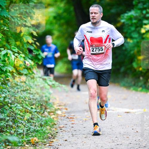 12.10.2025 - Bramfelder Halbmarathon 2025 Dr. Thomas Lammeyer http://msf.ph/oto/9345157 12.10.2025 10:14:27 Laufen 2755 meine-sportfotos.de