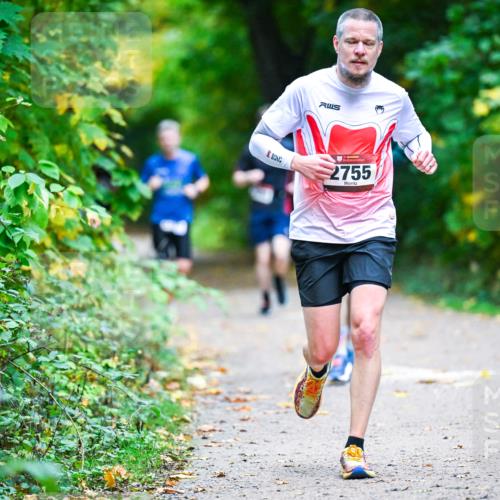 12.10.2025 - Bramfelder Halbmarathon 2025 Dr. Thomas Lammeyer http://msf.ph/oto/9345160 12.10.2025 10:14:27 Laufen 2755 meine-sportfotos.de