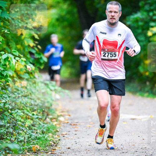 12.10.2025 - Bramfelder Halbmarathon 2025 Dr. Thomas Lammeyer http://msf.ph/oto/9345161 12.10.2025 10:14:27 Laufen 2755 meine-sportfotos.de